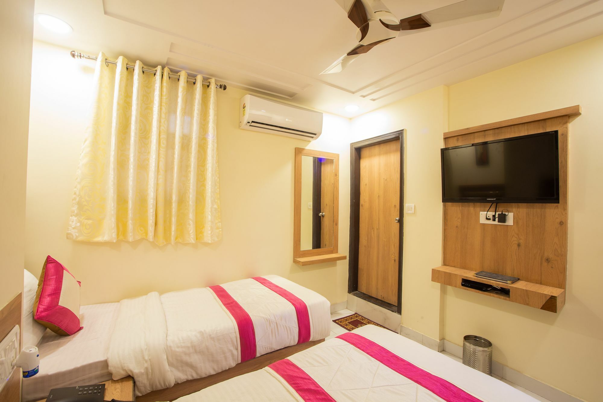 Hotel Sarthak Palace - By Pooja Hospitality Nova Deli Exterior foto
